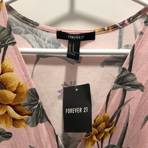 Light pink floral wrap dress - Picture 2 of 7